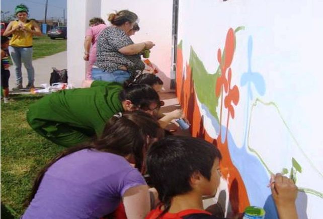 En Nuevo Horizonte pintaron un mural para incentivar la lactancia materna