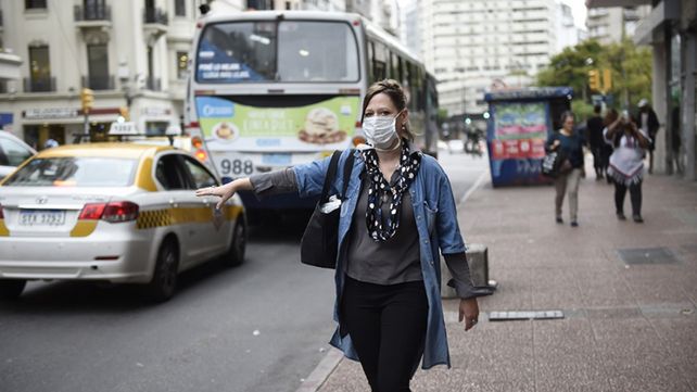 Marcha atrás: Uruguay vuelve al barbijo en determinados casos