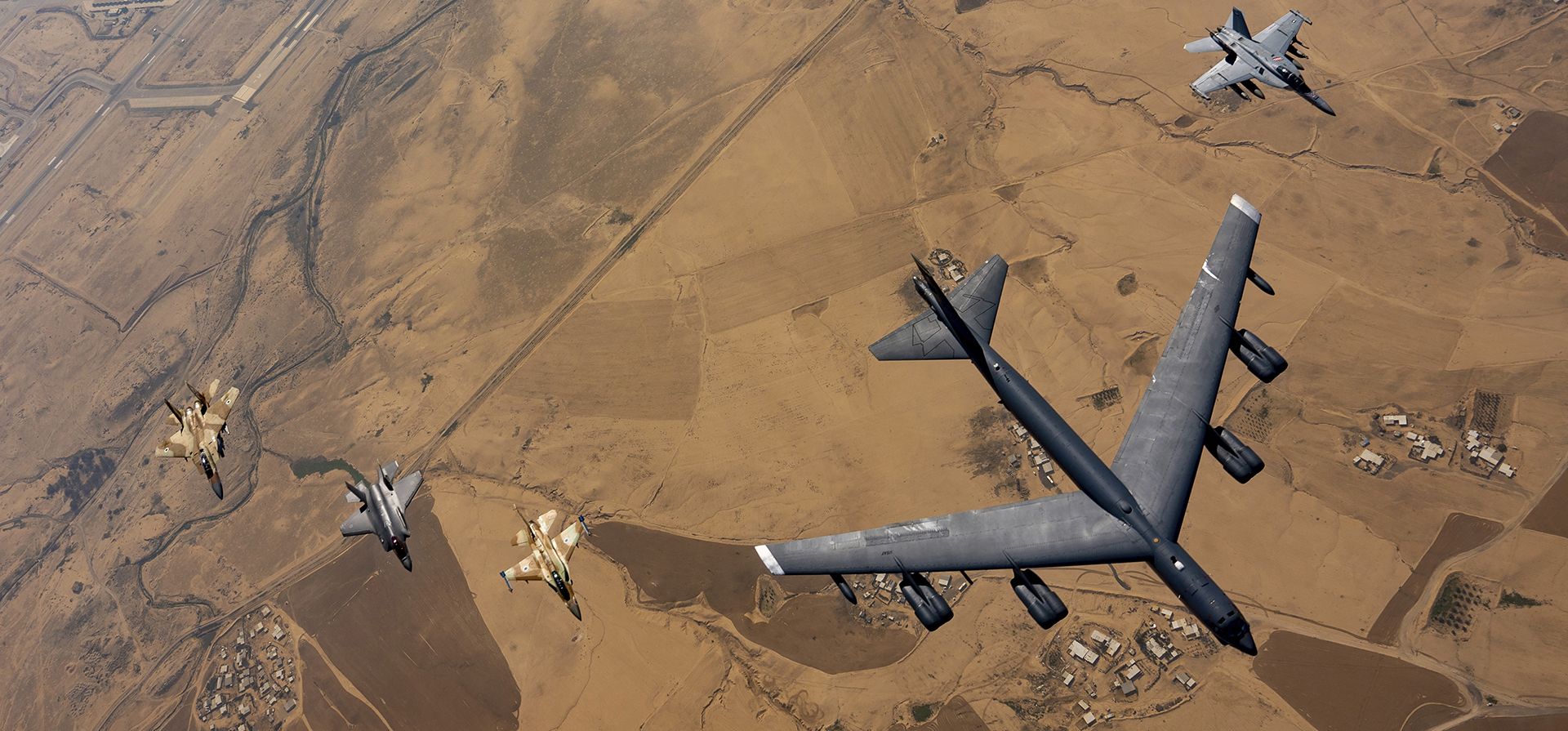 Aviones estadounidenses e israelíes sobrevuelan Israel mientras participan en el ejercicio conjunto Juniper Oak el jueves 26 de enero de 2023. Irán tiene suficiente uranio altamente enriquecido para construir