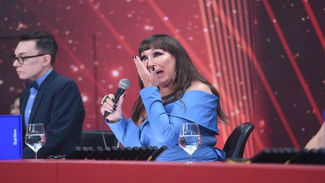 Moria Casan rompió en llanto al conocer la difícil historia de una de las participantes de El Bailando