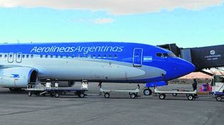 Avión de Aerolíneas chocó a un dron al aterrizar en Capital
