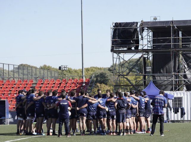Captain Runs en el Hipódromo. Capibaras XV tuvo su última práctica antes del crucial partido ante Pampas.