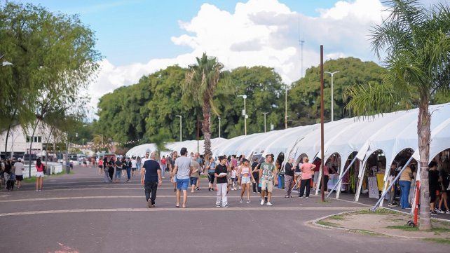 La Feria de Semana Santa recibe a paranaenses y turistas