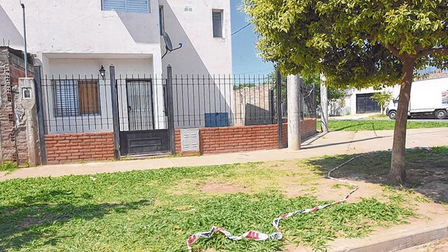 Forner y Renzi. La casa donde Ponce hacía un asado con su mujer y su hija. Lo balearon y remataron en la vereda.