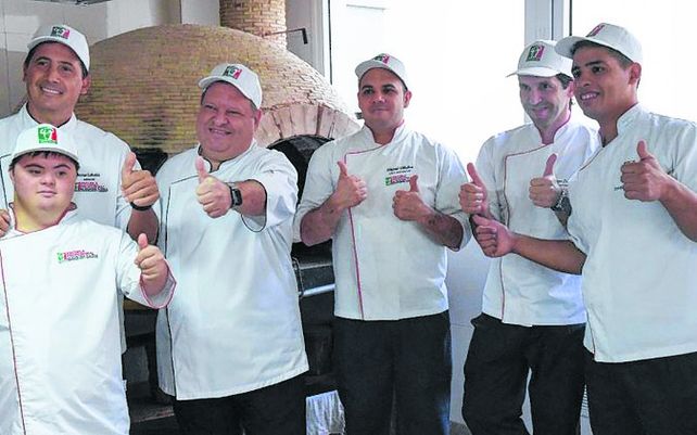 hay equipO. Los argentinos llevan la pizza nacional a la bella Italia.