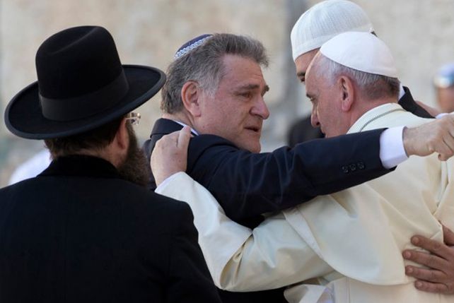 Francisco y el abrazo de las tres religiones