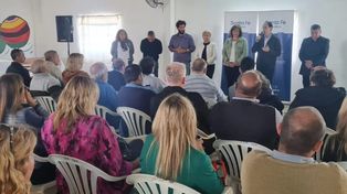 Totoras: firman convenio por 22 kilómetros de ripio en zona rural