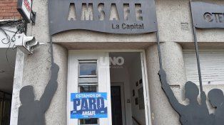 Los docentes de La Capital votan: cuatro mociones conducen al paro y una plantea un retorno a clases condicionado