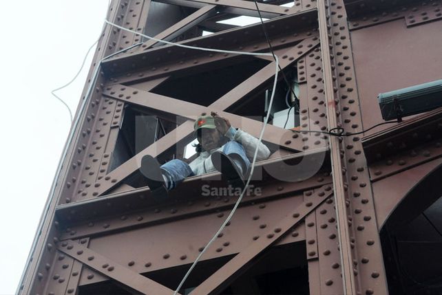 Un hombre amenazó con arrojarse desde el Puente Colgante