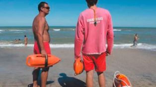 Guardavidas de la costa bonaerense en pie de guerra por mejoras salariales