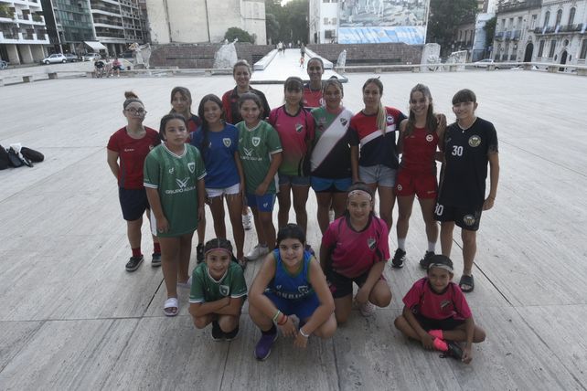 Día de la Mujer: las jugadoras rosarinas salen a la cancha, más presentes que nunca