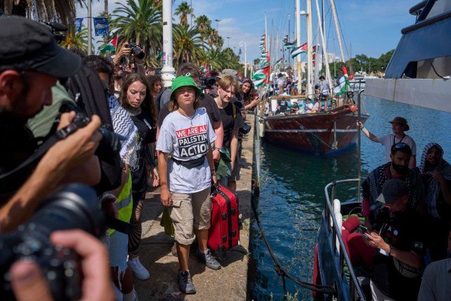 Una flotilla humanitaria zarpó hacia Gaza encabezada por Greta Thunberg