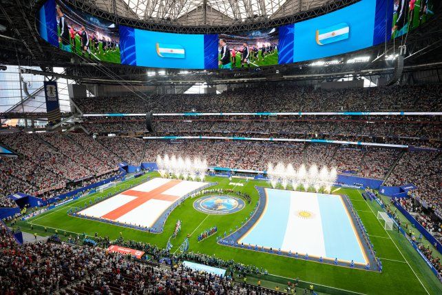 Argentina e Inglaterra jugaron en Atlanta en el último Mundial con Messi en cancha.