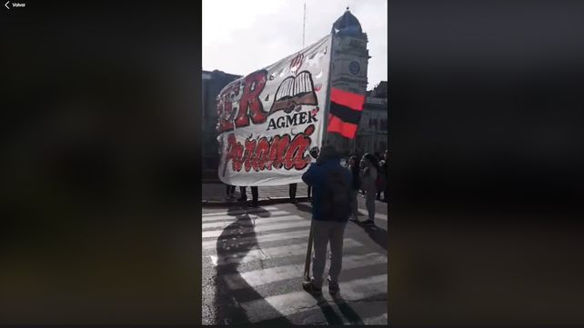 Agmer Paraná llegó hasta la puerta de la Casa de Gobierno el primer día de clases