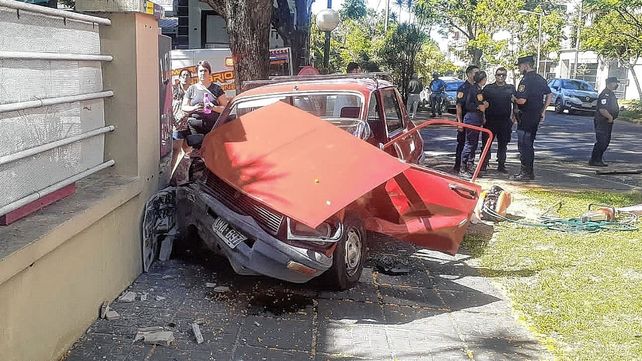 Sin lesionados: violento choque en el centro de la ciudad