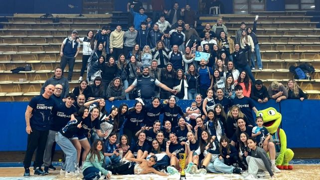 La celebración del equipo femenino de Alba Argentina