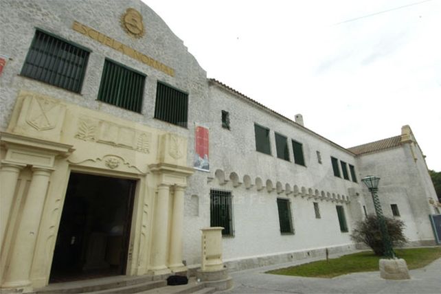 Apresan a un menor armado afuera de la Escuela Normal