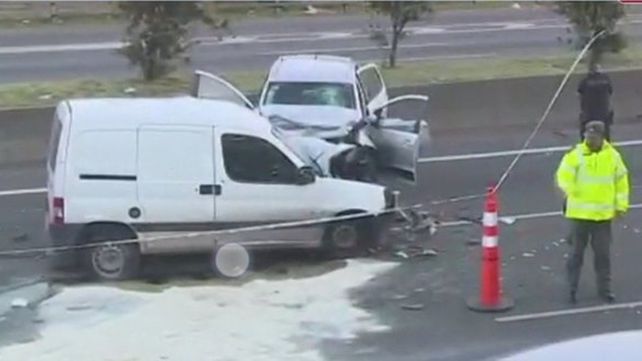 Entró de contramano en el Acceso Oeste y chocó contra una camioneta: dos muertos