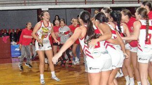 El festejo de las jugadoras de Rocamora ante su gente.