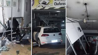 Un auto terminó dentro de un local en la zona céntrica
