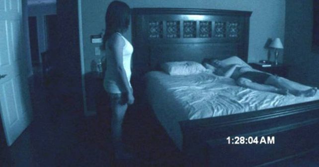 Quería filmar un fantasma y terminó descubriendo a su novia y a su hijo teniendo sexo