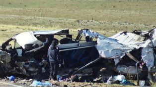 Seis personas murieron y otras siete resultaron heridas al chocar una combi con pasajeros y un camión en Jujuy. Entre las víctimas hay una concejal y un policía
