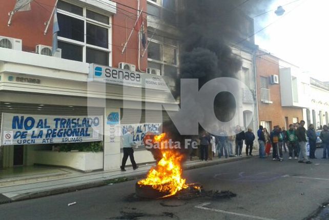 Sostén. Los trabajadores pelearon para que no se cierre la oficina en la ciudad.