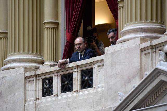 El gobernador Perotti sigui&oacute; atentamente la sesi&oacute;n en la C&aacute;mara baja nacional.