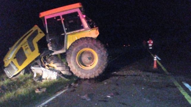 Impresionante accidente entre un camión y un tractor sobre la ruta provincial Nº1