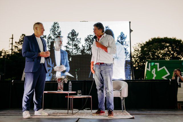 Alejandro Fantino elogió la gestión de Roly Santacroce durante su charla en Funes