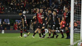 Newells, un rato de fútbol y mucho coraje y lucha para debutar con una victoria
