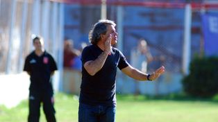 Cuffaro Russo ya no dará indicaciones en el Gabino Sosa.