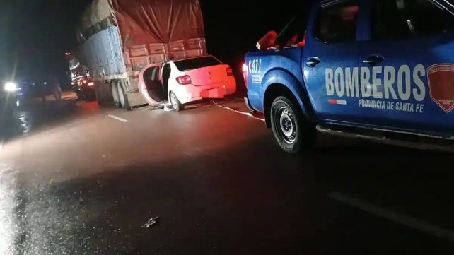 Un policía murió tras un choque contra un camión detenido sobre Ruta Nacional 98