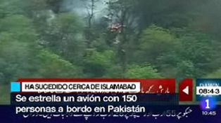 Mueren los 152 pasajeros de un avi&oacute;n que cay&oacute; en Pakist&aacute;n