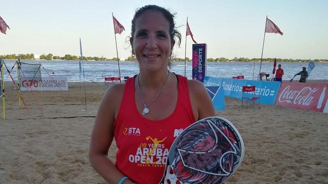 Soledad Oneto es una de las pioneras en el tenis de playa en Rosario. Del 29 de septiembre al 2 de octubre próximos