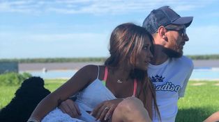 Lionel Messi disfruta del sol de Santa Fe junto a Antonella