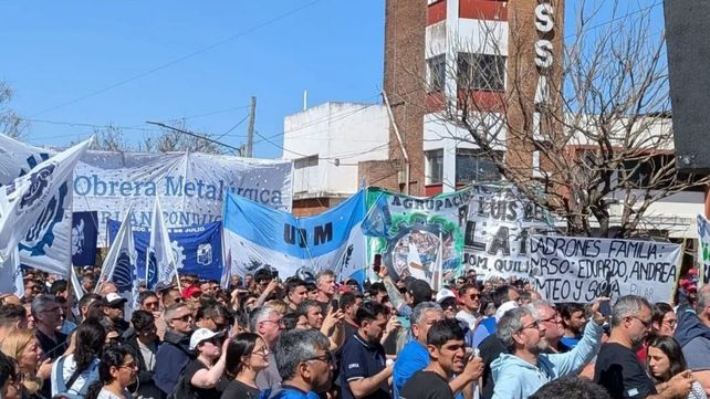 Marcha nacional de la UOM en Firmat. Las crisis de empresas golpean en todo el país.
