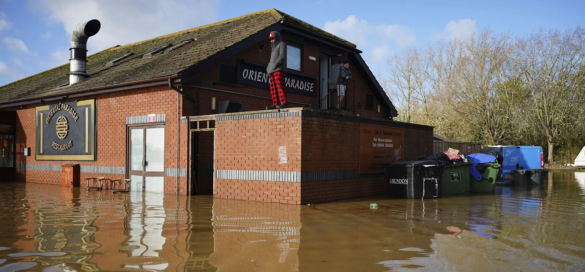 El agua producto de la inundación invade en el restaurante Oriental Paradise, mientras la tormenta Bert continúa causando trastornos, en Northampton, Inglaterra, el lunes 25 de noviembre de 2024. (Jordan Pettitt/PA vía AP) El agua producto de la inundación invade en el restaurante Oriental Paradise, mientras la tormenta Bert continúa causando trastornos, en Northampton, Inglaterra, el lunes 25 de noviembre de 2024. (Jordan Pettitt/PA vía AP)