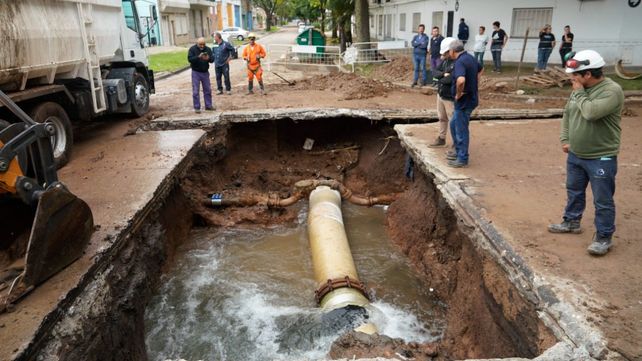 La reparación de un importante acueducto en la zona de Amenábar y Moreno dejó sin agua al sur de la ciudad.