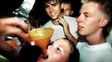 Atracones alcohólicos afectan el cerebro de los adolescentes