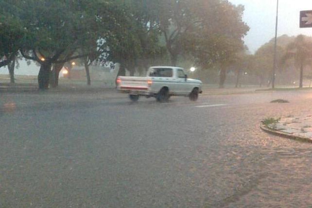 Calles anegadas e inconvenientes con el transporte por las lluvias