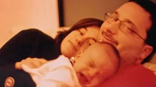 Gerardo con Mariana y Pedro, cuando tenía pocos días de vida.&nbsp;