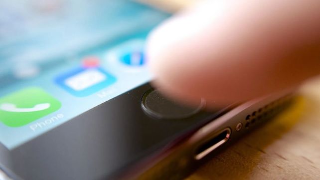 Una nena de 2 años logró desbloquear el teléfono, pedir ayuda y salvarle la vida a su madre