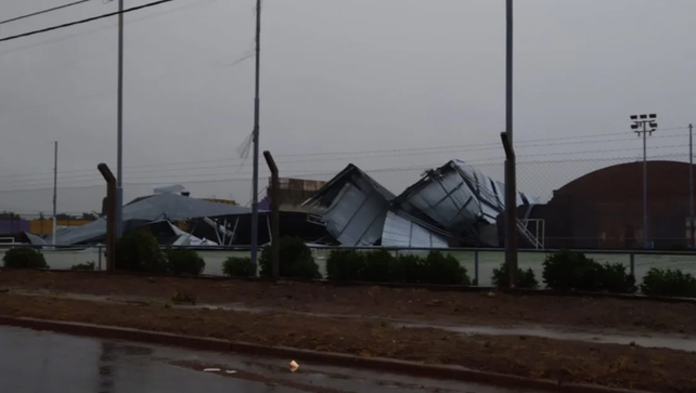 La estructura colapsada del club de Bahía Blanca donde murieron 13 personas.