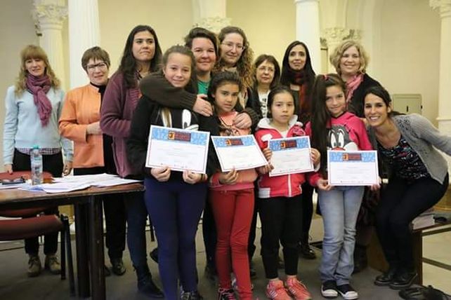 Las creadoras de La Historia de Amadeo el año pasado en el Ministerio de Educación de la Nación. Foto 188 Escuela Bazán y Bustos.
