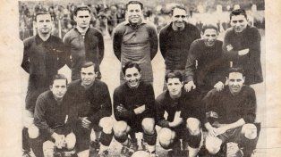 El once leproso que en su primer partido como jugadores profesionales venció en el estadio del Parque a Sparta por 7 a 0, por la Asociación Rosarina.