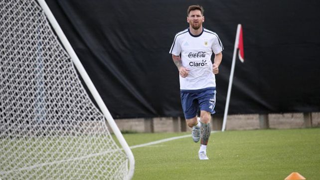 La FIFA sancionó duramente a Messi y no podrá jugar con la Selección por cuatro partidos