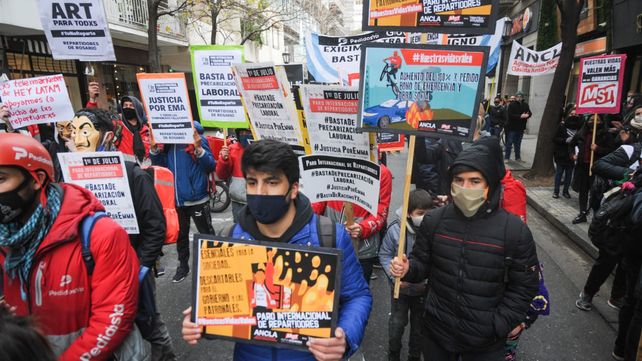 Trabajadores precarizados marcharon por el centro en reclamo de derechos laborales