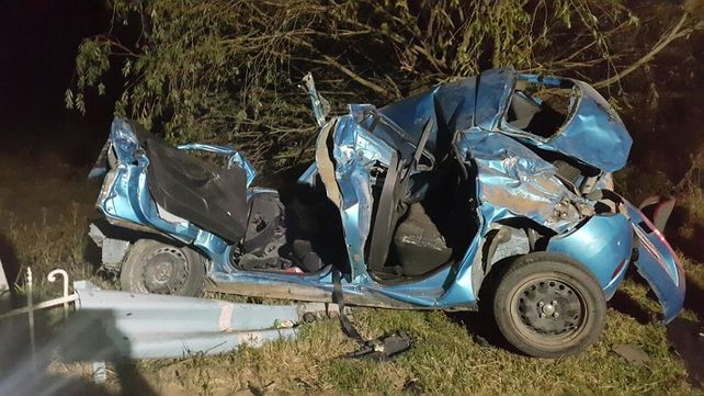 Seis heridos graves tras fuerte impacto entre dos autos sobre Ruta 12