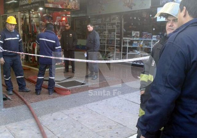 El principio de incendio en la galería Garay. / Manuel Testi.
